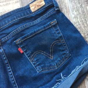 Levi’s | Cut Off Shorts